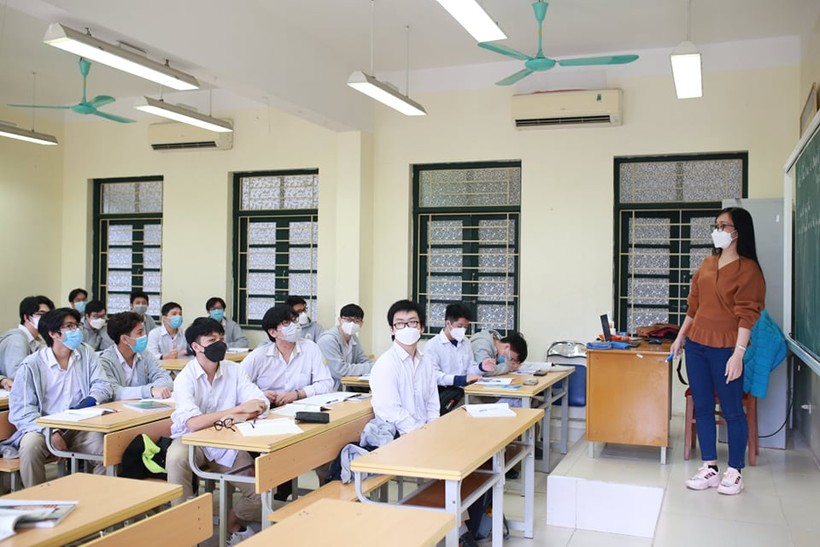 Tỷ lệ học sinh đi học trực tiếp tại Trường THPT Phan Huy Chú - Đống Đa đạt trên 70%. 