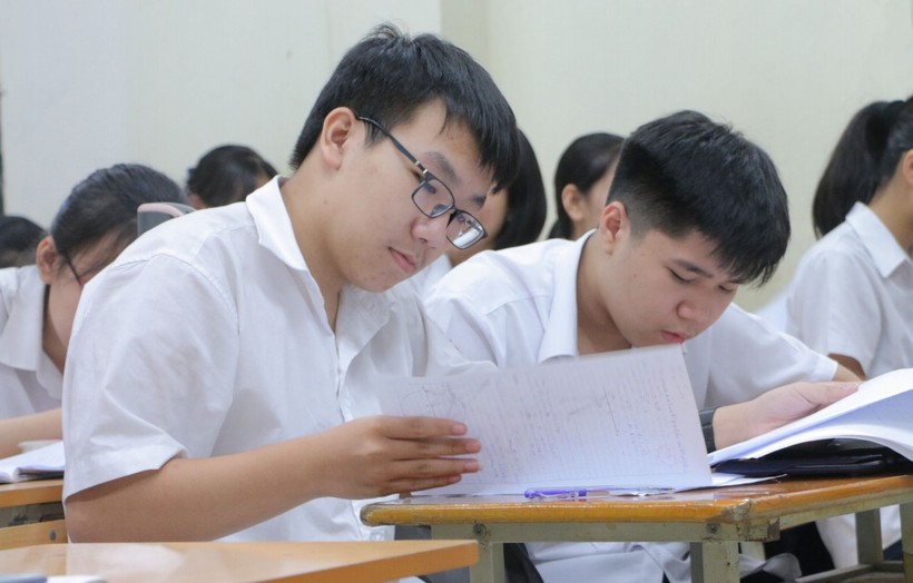 Công tác chuẩn bị tổ chức kỳ thi vào lớp 10 được tỉnh Nam Định tiến hành khẩn trương, nghiêm túc. Ảnh: Đình Tuệ.