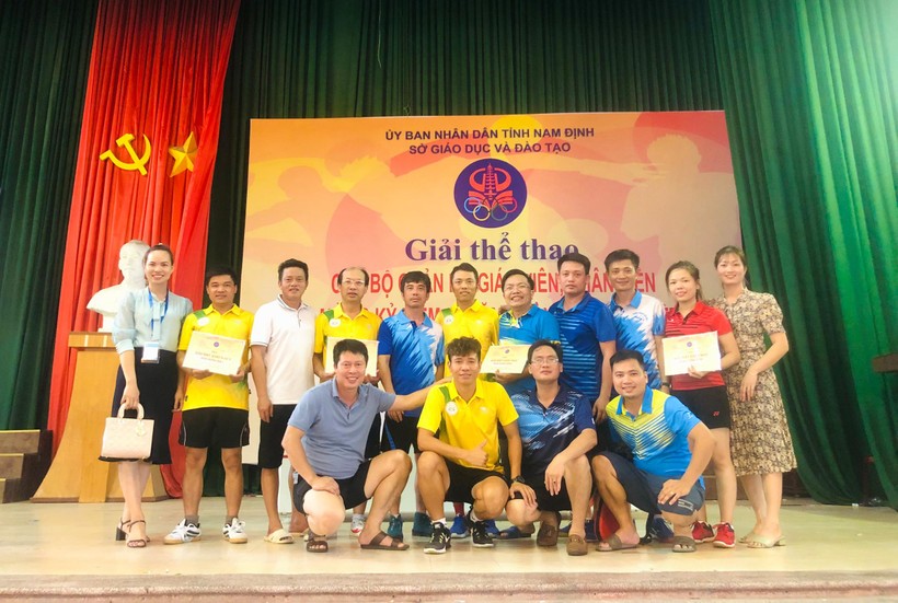 Các vận động viên và thành viên đoàn của Phòng GD&ĐT Hải Hậu tham gia đại hội.