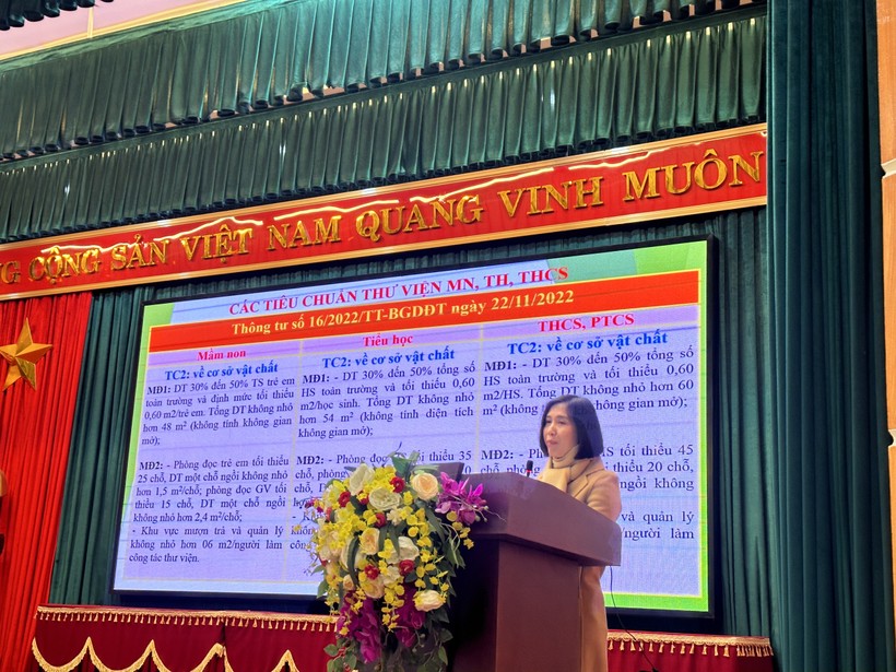 Bà Đặng Thị Kim Tuyến - Phó Trưởng Phòng GD&ĐT Ba Vì nêu bật vai trò của công tác thư viện trường học.
