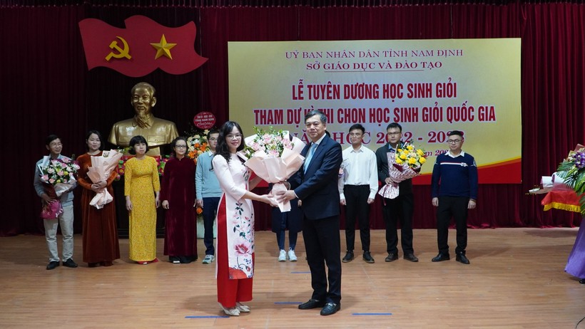 Nam Định tuyên dương 93 gương mặt tiêu biểu dự thi học sinh giỏi quốc gia ảnh 3