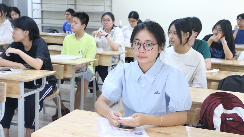 Thí sinh tập trung nghe phổ biến quy chế thi tại Trường THCS Yên Nghĩa, quận Hà Đông trong sáng 9/6.