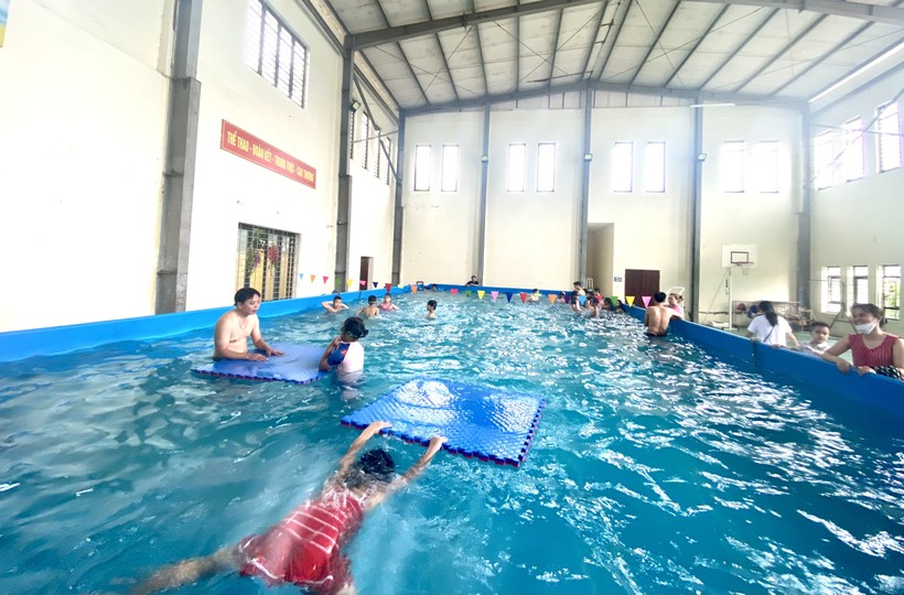 Mô hình bể bơi thông minh đang phát huy hiệu quả trong việc phát triển thể chất cũng như phòng chống đuối nước cho học sinh.