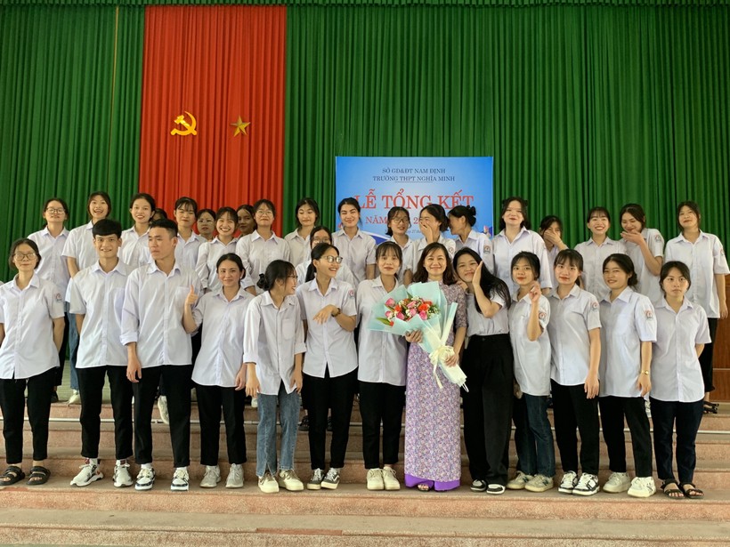Nữ sinh Nam Định đạt 10 điểm duy nhất môn Ngữ văn thi THPT 2023 ảnh 1
