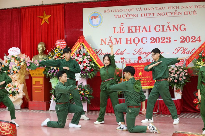 Chủ tịch tỉnh Nam Định: Coi phát triển giáo dục là nền tảng phát triển của tỉnh ảnh 2