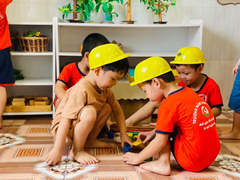 Trẻ tham gia hoạt động góc tại Trường Mầm non Yên Sở, Hoài Đức, Hà Nội.