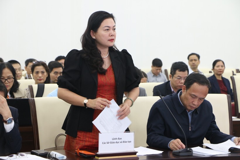 Bà Trần Lưu Hoa - Phó Giám đốc Sở GD&ĐT Hà Nội chia sẻ ý kiến tại tọa đàm.