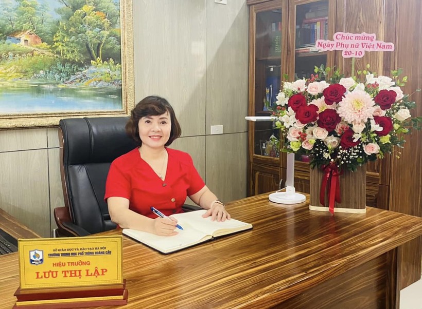 Cô Lưu Thị Lập - Hiệu trưởng Trường THPT Hoàng Cầu.