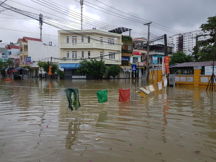 Một số nơi trong TP Nha Trang bị ngập nặng cục bộ