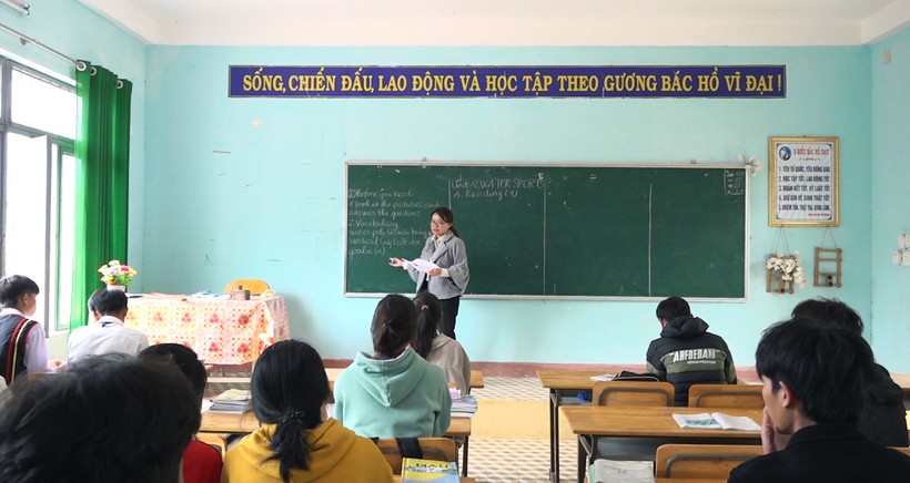 Thầy và trò vùng cao Quảng Ngãi tăng tốc ôn thi tốt nghiệp THPT ảnh 1