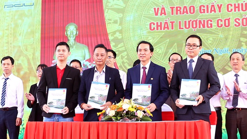 Trường ĐH Phạm Văn Đồng ký kết hợp tác với các doanh nghiệp. ảnh 2