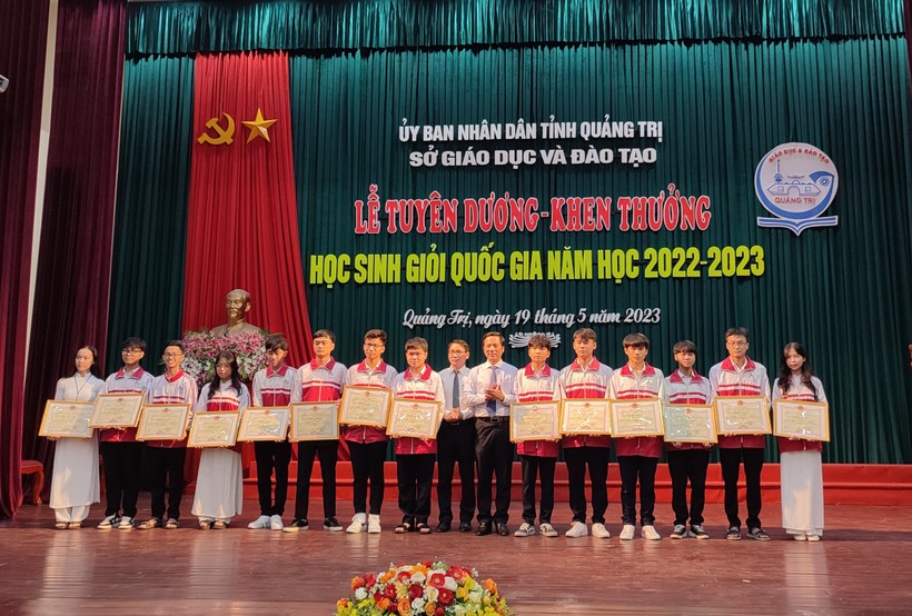 Quảng Trị khen thưởng 32 học sinh giỏi quốc gia ảnh 2