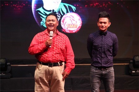 Nghệ sĩ hài Minh Béo và ca sĩ kiêm MC Phạm Nhật Huy trong chương trình tối qua.