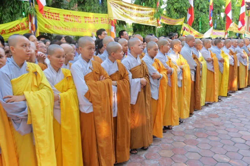 Huế: Trang nghiêm Đại lễ Phật đản PL.2558 