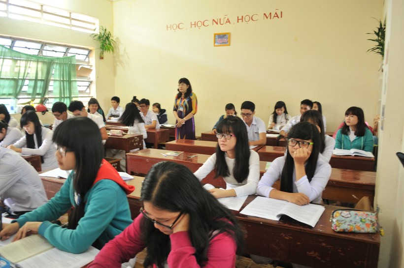 Học sinh Trường THPT Phú Quốc đang tập trung ôn thi.