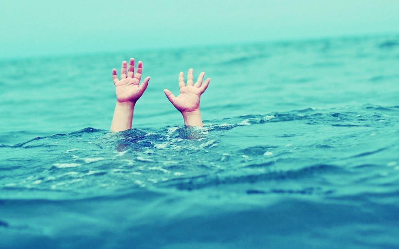 Tắm biển, học sinh lớp 8 bị sóng cuốn mất tích