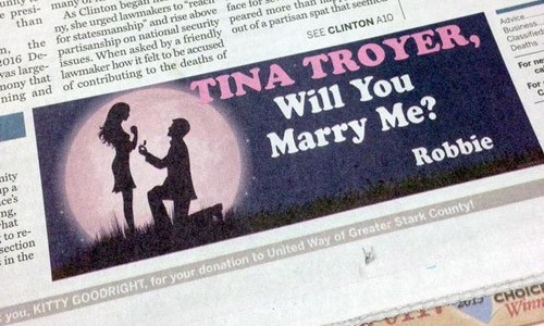 Lời cầu hôn được đăng ở phần dưới trang nhất tờ báo. Ảnh:Wgntv