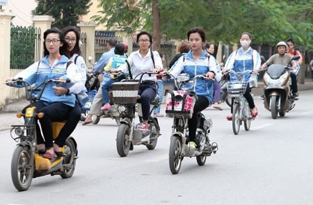 Nghiêm cấm học sinh, sinh viên đi xe máy điện chưa đăng ký