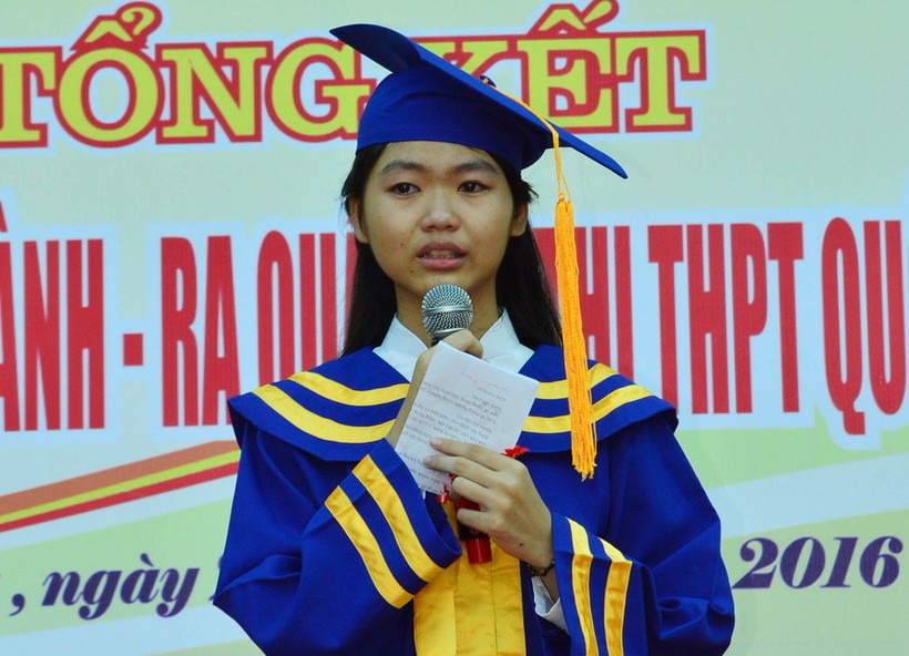 Nữ sinh Sóc Trăng vượt khó khăn đạt hai điểm 9 thi THPT quốc gia