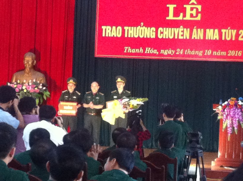 UBND tỉnh Thanh Hóa, Bộ tư lệnh Bộ đội biên phòng trao thưởng cho chuyên án án ma túy 217- L.


