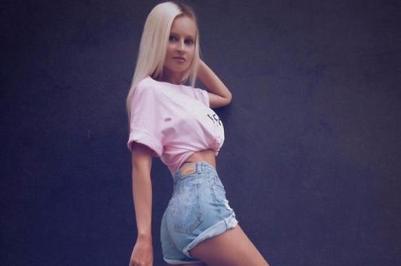 Yulia Kriger rất tự tin với vẻ đẹp như búp bê Barbie của mình.