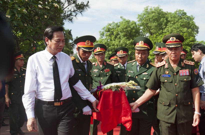 Nghệ An: Xúc động lễ an táng 107 hài cốt liệt sĩ hy sinh tại Lào