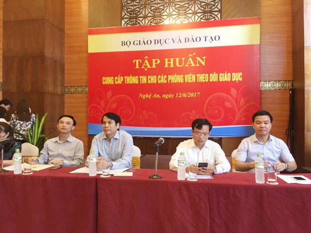 Thứ trưởng Phạm Mạnh Hùng đã đến dự và trao đổi thông tin với các nhà báo.
