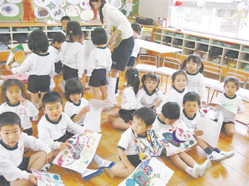 Trẻ em Nhật Bản được học về cảm ơn bắt đầu từ lớp mầm non