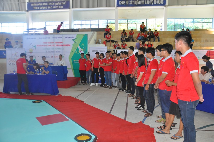 Cuộc thi Sáng tạo Robot mở rộng lần thứ 5 - năm 2017 có 26 đội, 187 học sinh tham gia tranh tài.