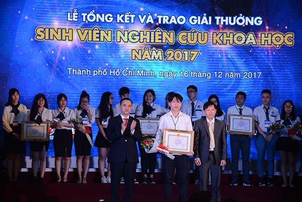 Lễ trao giải thưởng “Sinh viên nghiên cứu khoa học” năm 2017