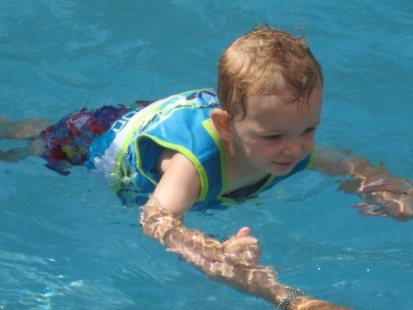 Phụ huynh có thể bảo vệ trẻ tránh khỏi hiện tượng đuối nước bằng cách tuân thủ quy tắc sau 