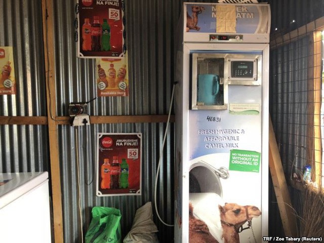 Lạ kỳ "ATM bán sữa" ở châu Phi