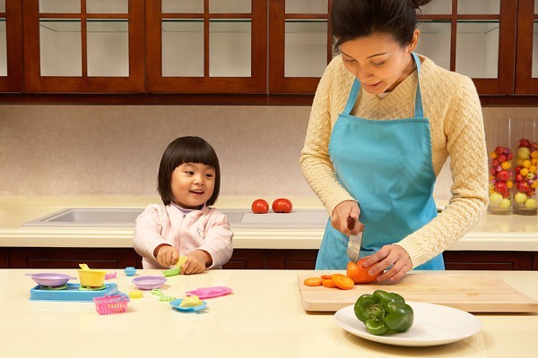 Thay vì ép con ăn, đây là cách các mẹ Nhật áp dụng để trẻ hay ăn chóng lớn