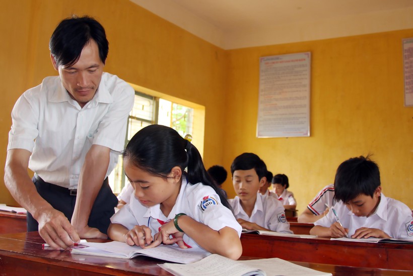 Đội ngũ giáo viên và cơ sở vật chất là nền móng trong việc triển khai Chương trình mới (Trong ảnh: Giờ học ở Trường THCS Thị trấn Sông Thao, Cẩm Khê, Phú Thọ). Ảnh: Trung Toàn