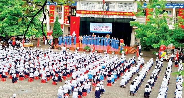 Lễ khai giảng năm học mới của thầy và trò Trường Tiểu học Hà Nội – Điện Biên Phủ