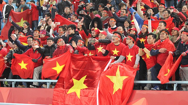 "Sốt bóng đá" ở Việt Nam qua báo nước ngoài