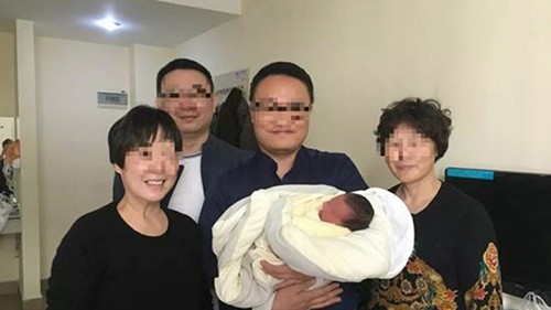 Đứa trẻ Trung Quốc chào đời 4 năm sau khi cha mẹ thiệt mạng