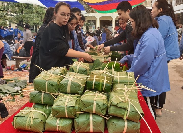 Những chiếc bánh chưng được gửi cho các bạn ở làng trẻ Hoa Phượng, HS có hoàn cảnh khó khăn ở huyện đảo Cát Hải và các chiến sĩ Tiểu đoàn 158 vùng I, Hải quân.