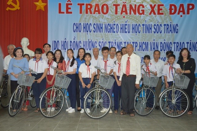 Trao tặng 550 xe đạp cho học sinh nghèo Sóc Trăng