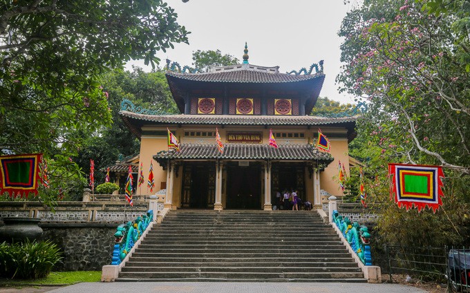 Đền thờ vua Hùng gần trăm tuổi ở trung tâm Sài Gòn