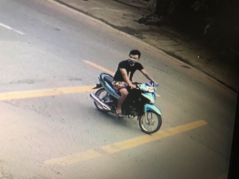 Hình ảnh nam thanh niên gây tai nạn bỏ trốn ở Tuyên Quang bị camera ghi lại.