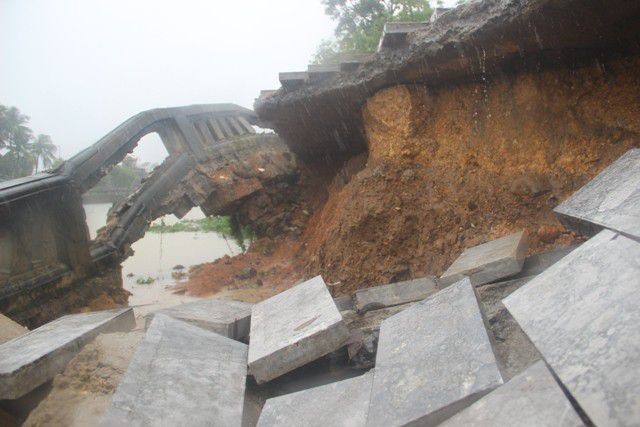 Quảng Trị: Chi hơn 3 tỷ đồng sửa chữa khẩn cấp kè hồ Thành cổ Quảng Trị