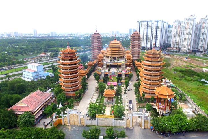 4 bảo tháp lớn nhất Việt Nam trong ngôi chùa ở Sài Gòn 