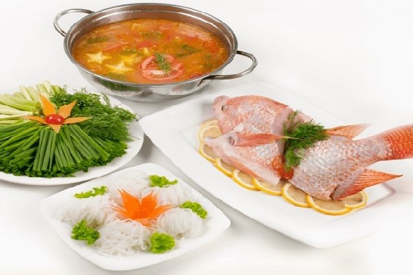 Cách làm lẩu cá điêu hồng kiểu Thái chua cay, ngon khó cưỡng (Ảnh: Daynauan).