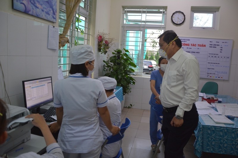 Chủ tịch UBND TP Đà Nẵng kiểm tra các cơ sở cách ly, chuẩn bị mọi tình huống ứng phó dịch