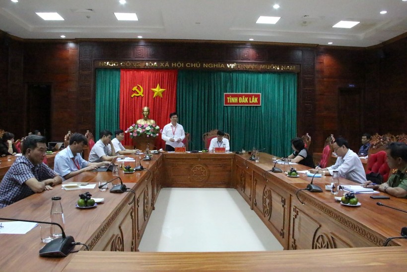 Thứ trưởng Bộ GD&ĐT Nguyễn Hữu Độ cùng đoàn công tác làm việc với Ban chỉ đạo thi Đắk Lắk.