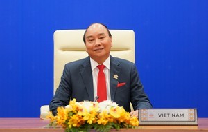 Thủ tướng Nguyễn Xuân Phúc dự lễ khai mạc Hội nghị Cấp cao APEC lần thứ 27 tại đầu cầu Hà Nội. Ảnh: VGP/Quang Hiếu.