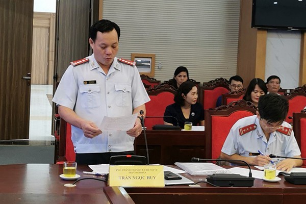 Phó Chánh Thanh tra Bộ Nội vụ Trần Ngọc Huy công bố quyết định thanh tra tại UBND tỉnh Sơn La vào tháng 10 vừa qua - Ảnh: Vietnamnet
