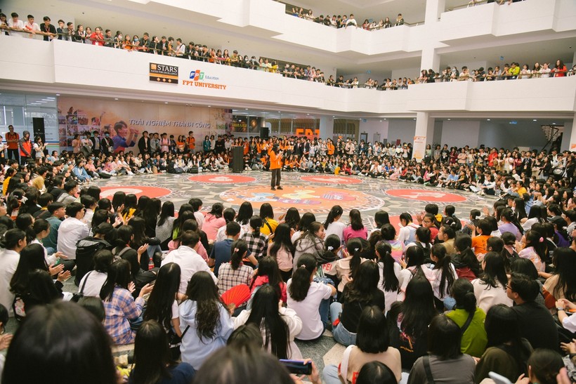 Khoảng 2.500 học sinh lớp 12 tại Thừa Thiên Huế, Đà Nẵng và Quảng Nam tham gia chương trình Một ngày làm sinh viên của Trường Đại học FPT Đà Nẵng.