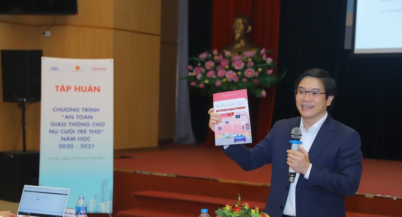 Tiến sĩ Thái Văn Tài - Vụ trưởng Vụ Giáo dục Tiểu học (Bộ GD&ĐT) giới thiệu về bộ tài liệu giáo dục ATGT mới.